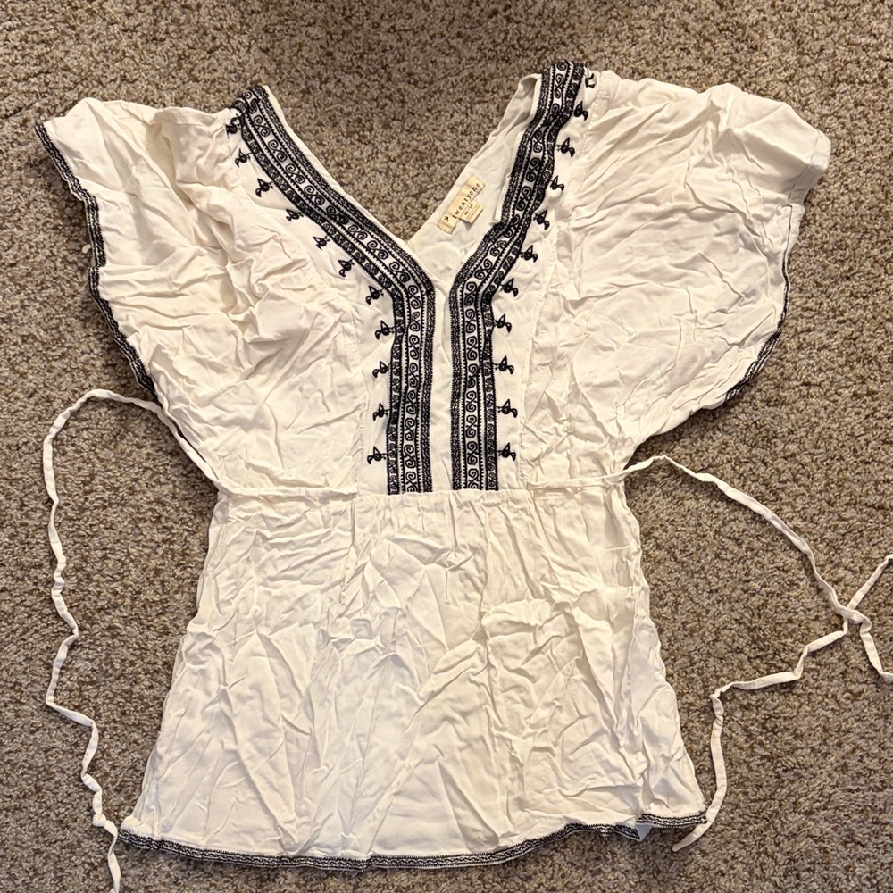 Forever 21 White Embroidered V-Neck Women's Top
